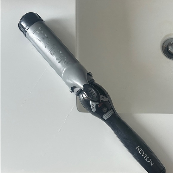 Revlon 1-1/2” Curling Iron - Picture 1 of 9